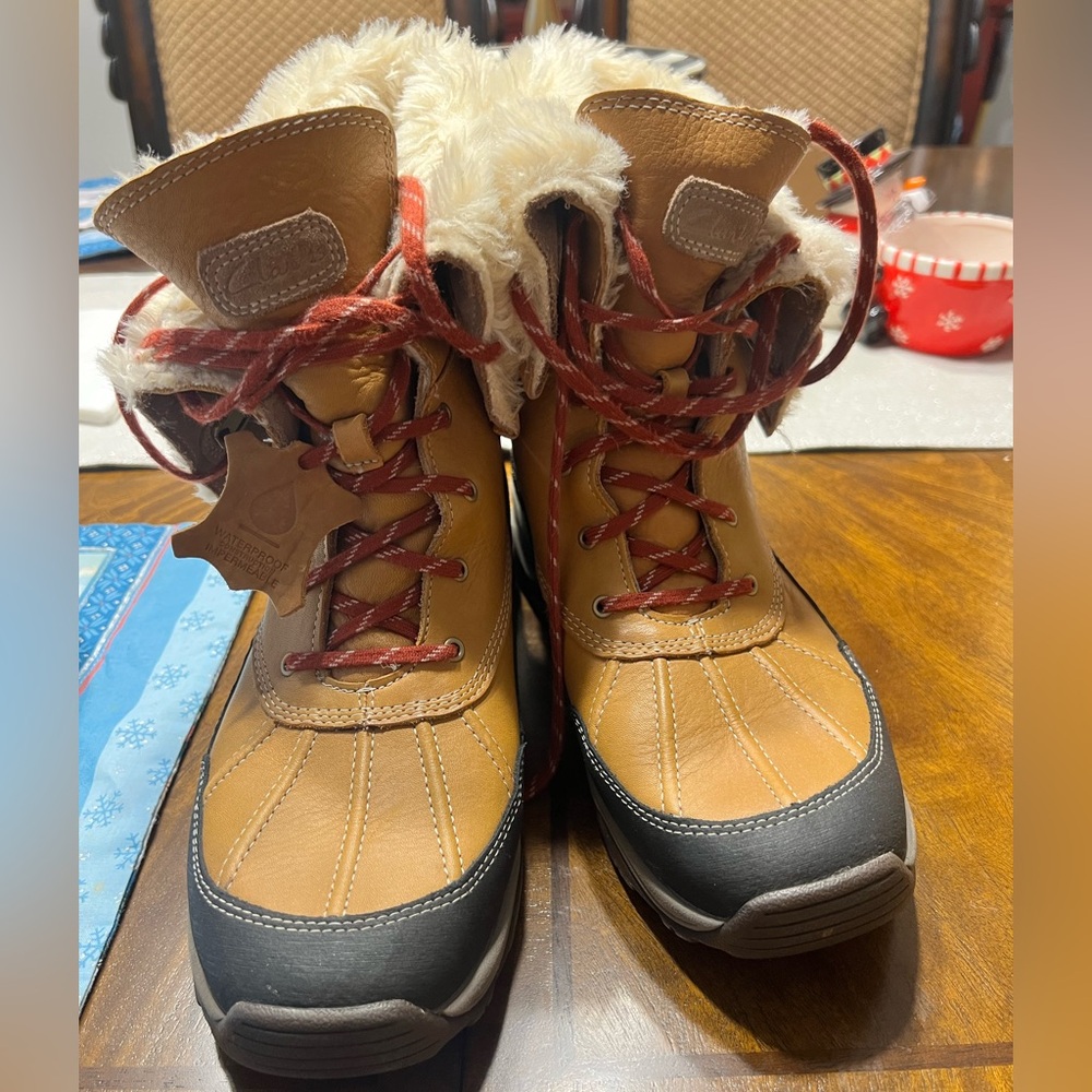 NWOT Clark Winter Boots Women